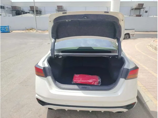 Car image 30