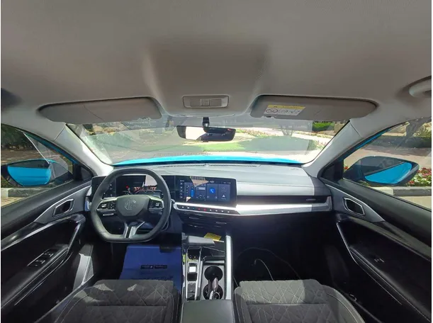 Car image 14