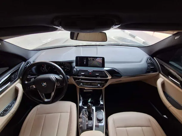 Car image 13