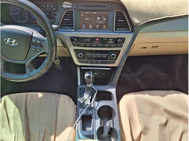 Car image 15