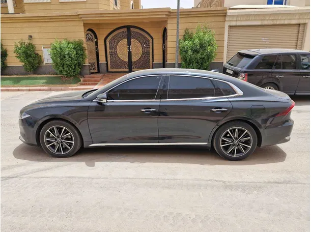 Car image 8