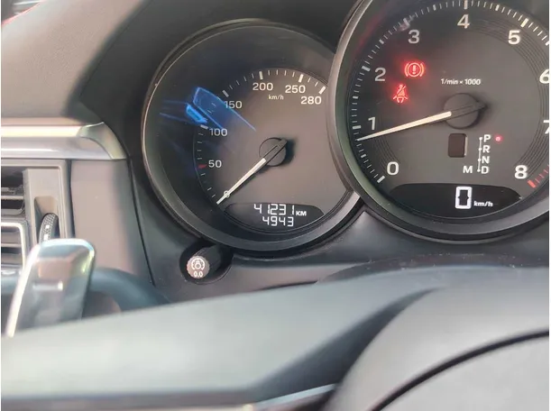 Car image 25