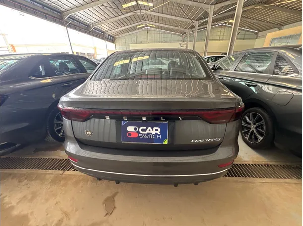 Car image 4