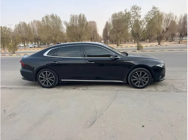 Car image 4