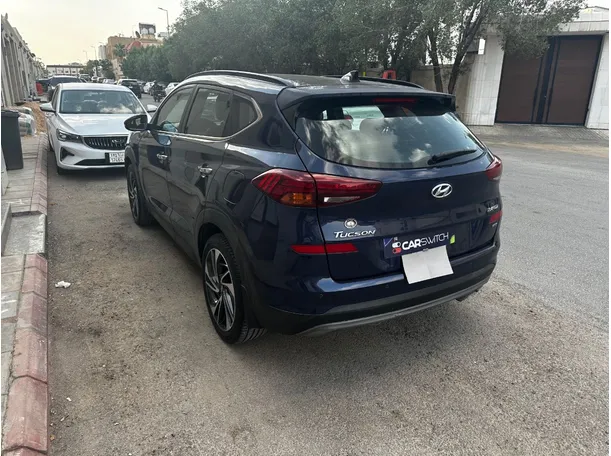 Car image 7