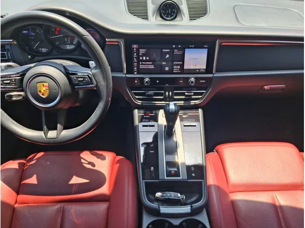 Car image 17