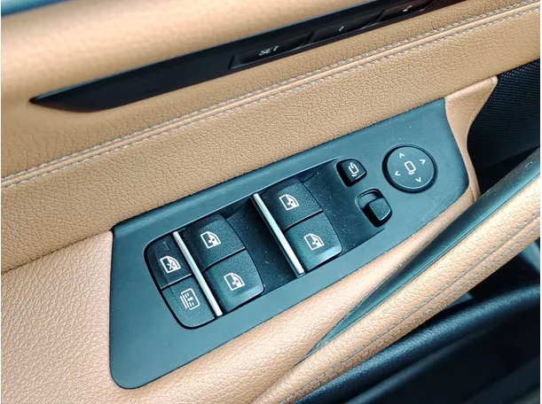Car image 35