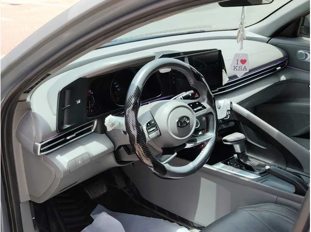 Car image 12