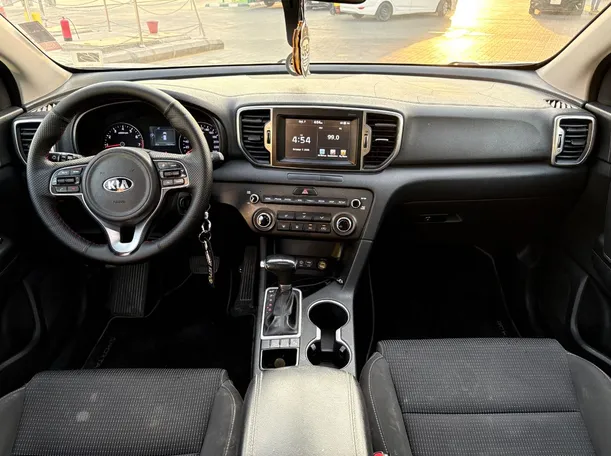Car image 19
