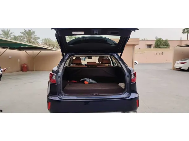 Car image 23