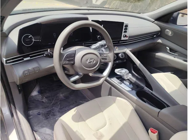 Car image 12