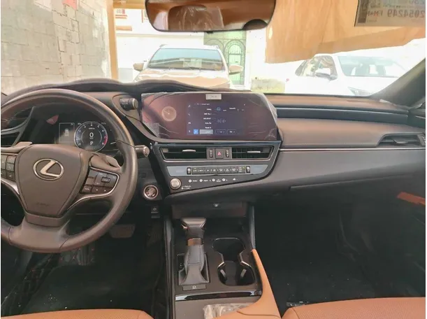 Car image 22