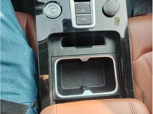 Car image 32