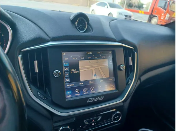 Car image 18