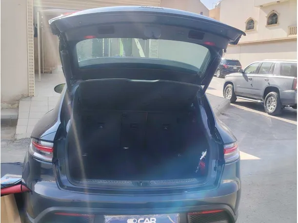 Car image 26