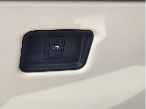 Car image 33