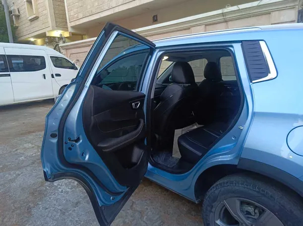 Car image 15