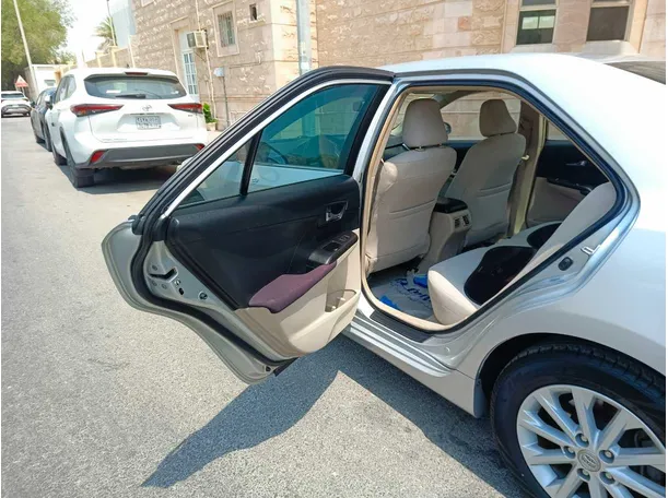 Car image 17