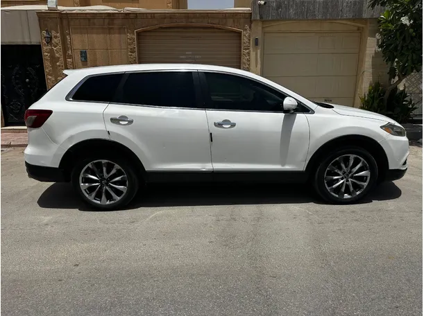 Car image 4