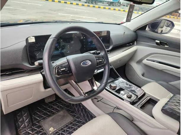 Car image 12