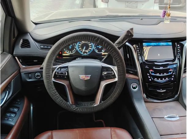 Car image 25