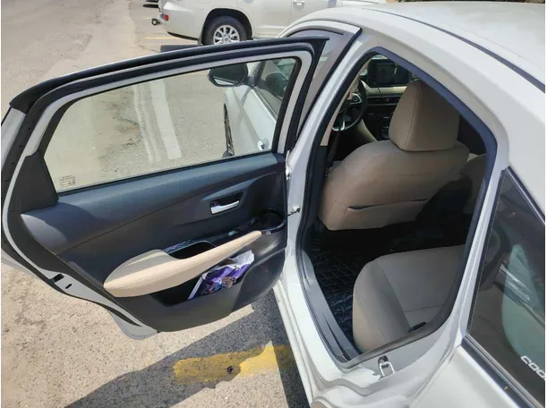 Car image 17
