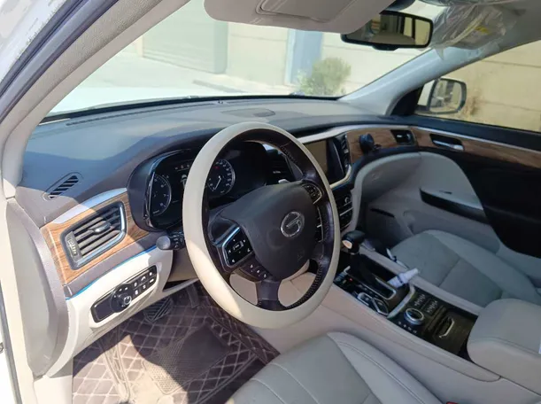 Car image 14