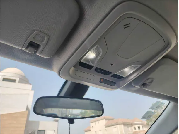 Car image 34
