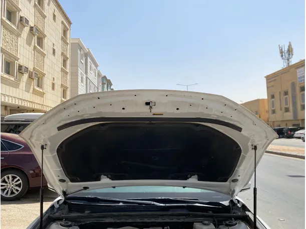 Car image 26