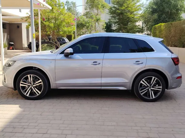 Car image 8