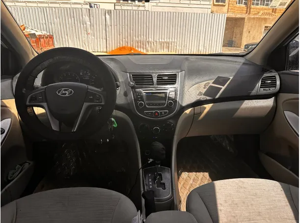 Car image 16