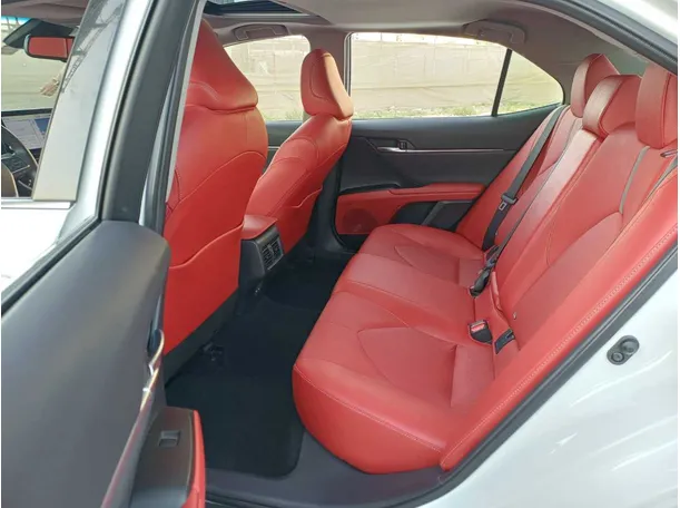 Car image 13