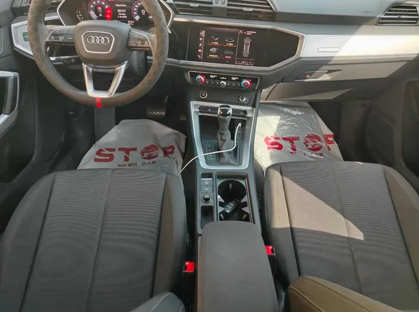 Car image 24