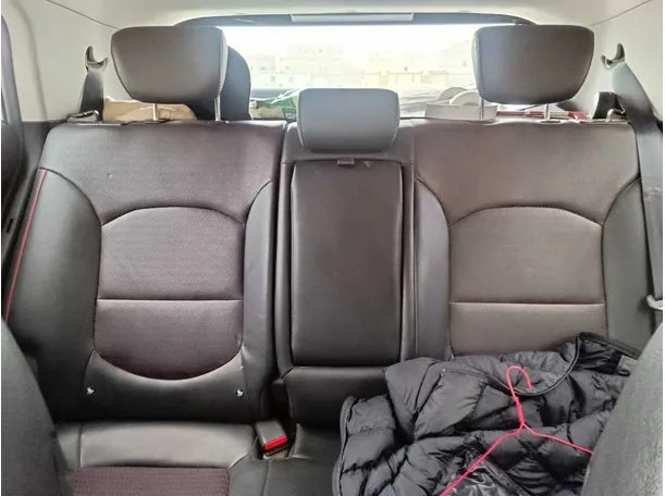 Car image 19