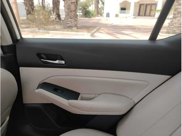 Car image 34