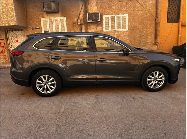 Car image 4