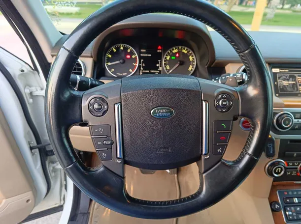 Car image 27