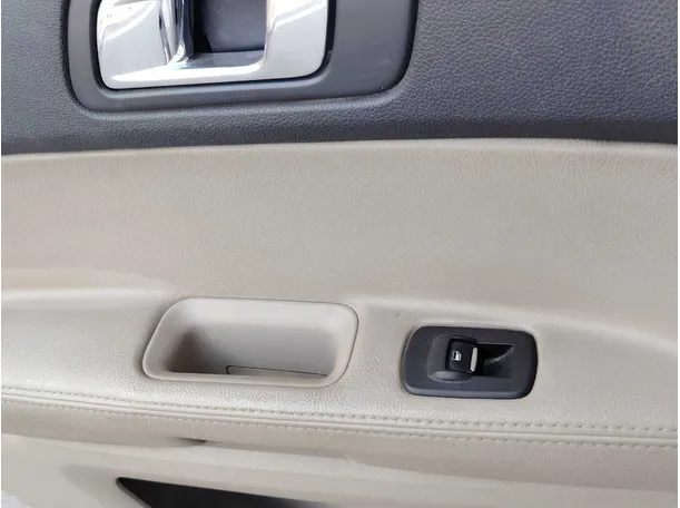 Car image 28