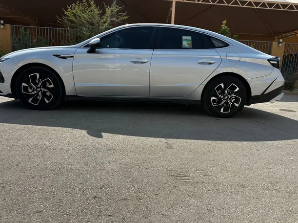 Car image 8