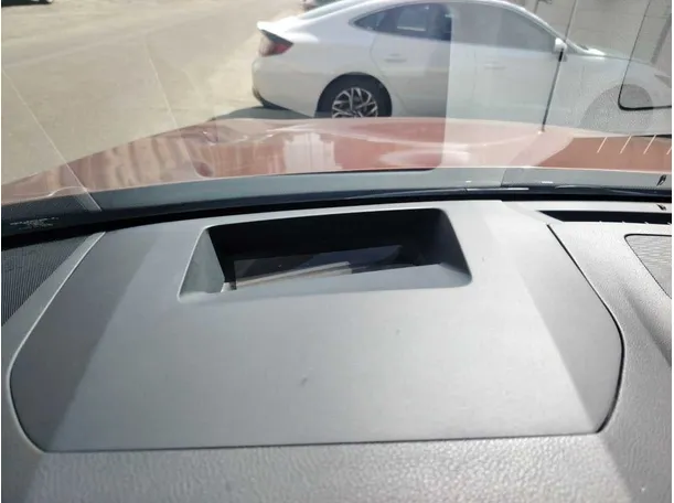 Car image 32