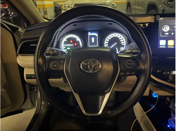 Car image 18