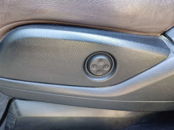 Car image 34