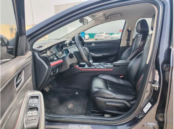 Car image 12