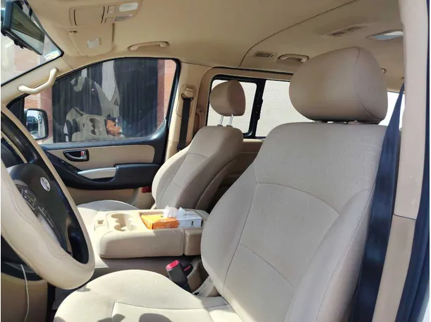 Car image 12