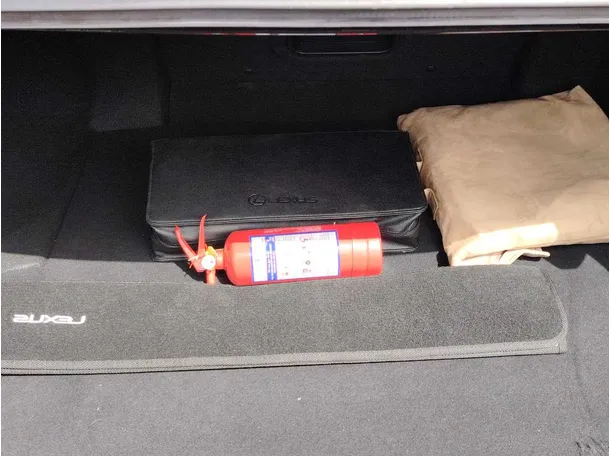 Car image 26