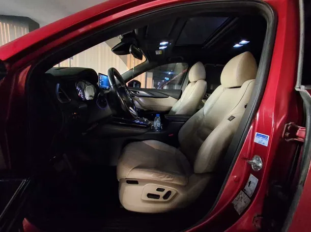 Car image 12