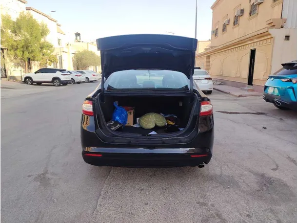 Car image 25