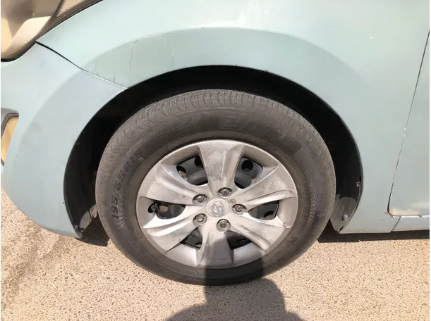 Car image 10