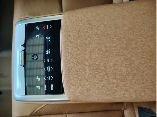 Car image 23