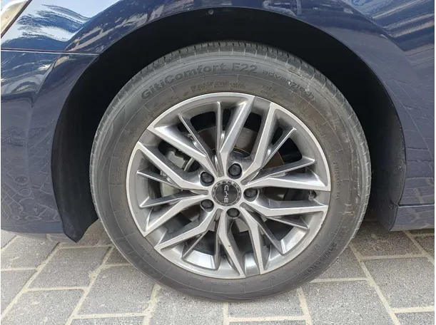 Car image 9